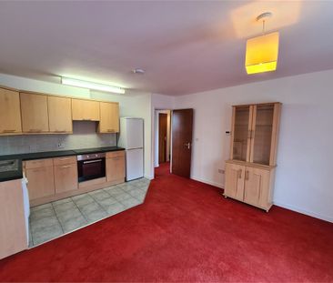 Flat 3, 30 High Street, Over - Photo 4