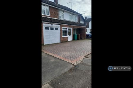 5 bedroom detached house to rent - Photo 2