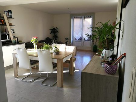 Joli appartement de 4 pièces situé au 2ème étage - Photo 2