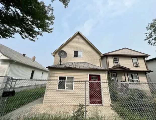 3 Bedroom single house near downtown for rent | 9328 106A Avenue, Edmonton - Photo 1