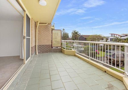 Seaside Manor - just a stones throw to Surf Beach! - Photo 2