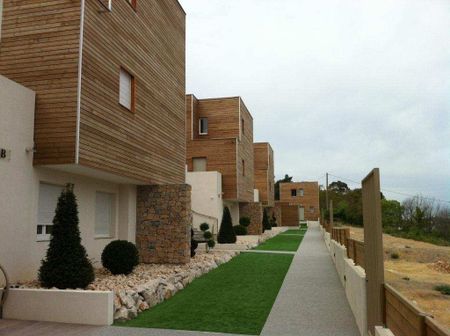 T2 en duplex avec terrasse - Photo 4