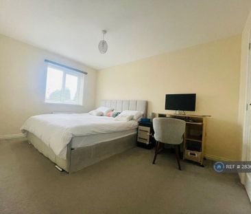 1 bedroom in a house share to rent - Photo 2