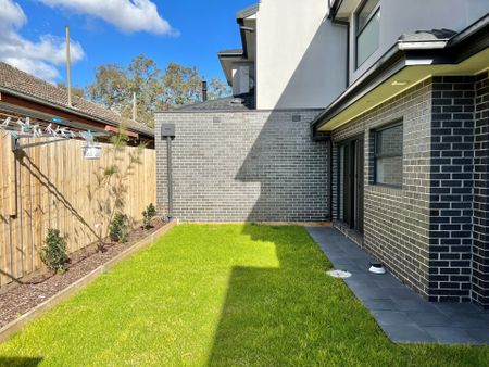 Prime Location - Spacious Double Storey Townhouse - Photo 3