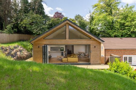 2 bedroom detached house to rent - Photo 4