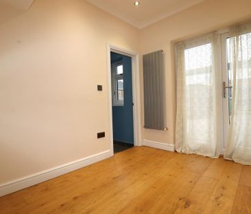 4 bedroom terraced house to rent - Photo 6