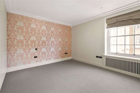 Lateral five bedroom apartment set within a prestigious block in St Johns Wood with porter and parking - Photo 5