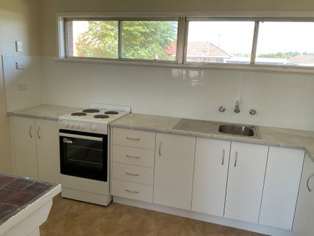 TWO BEDROOM UNIT IN SOUTH TAMWORTH - Photo 4