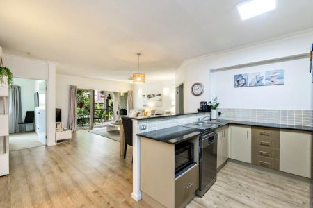 Furnished 2 bedroom apartment in Cairns One - Photo 3