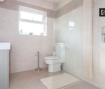 Room for rent in 4-bedroom house in Knocklyon - Photo 6