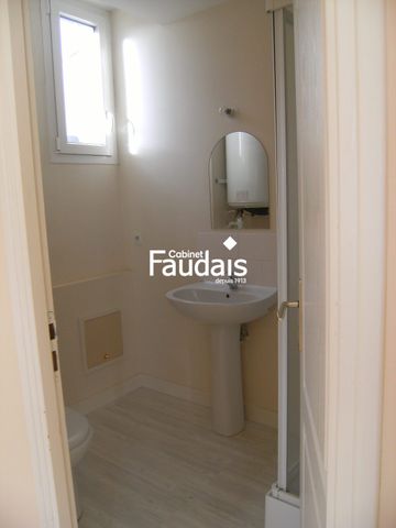 Location Appartement 1 pièce 28m² CONDE SUR VIRE 50890 - Photo 3