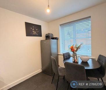 2 bedroom semi-detached house to rent - Photo 3