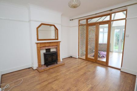 3 bedroom semi-detached house to rent - Photo 2
