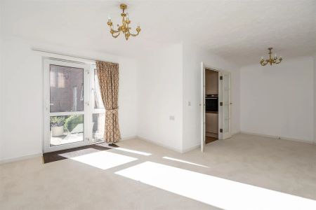 1 bed flat to rent in Bristol Road, Selly Oak, Birmingham - Photo 2