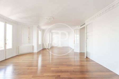 Luxury Apartment for rent in Madrid, Spain - Photo 2