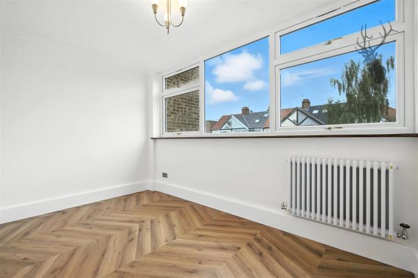 2 Bedroom Flat - Purpose Built - Photo 1