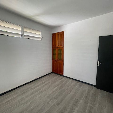 Location Appartement 2 pièces 53m² LE MOULE 97160 - Photo 1