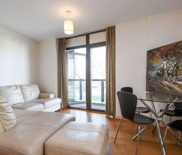 Flat to rent - Sailacre House, Greenwich, SE10 - Photo 3