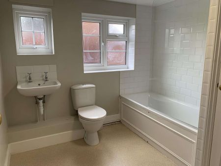 Three bedroom semi-detached property in a village location. Pets considered. - Photo 5