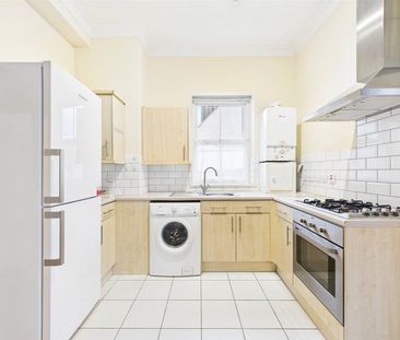 Queens Road, Hampton Hill, TW12 - Photo 2