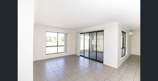 MODERN 4 BEDROOM, 2 BATHROOM HOME WITH MEDIA ROOM & DOUBLE BAY SHED! SOLAR PANELS + GAS HOT WATER! - Photo 1