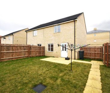 2 bedroom semi-detached house to rent - Photo 6