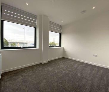 London Road, Staines-upon-thames, Surrey, TW18 - Photo 3