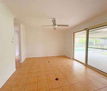 POOL + SOLAR!!!! Perfect for the Summer and your power bills!!! - Photo 4