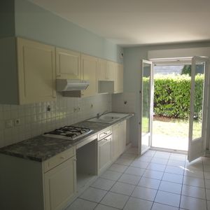 T5 RDC de 122 m² avec terrasse, parking et garage. - Photo 2