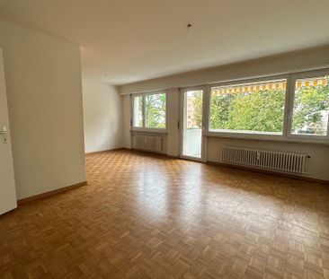 Sonnige 4.5 Zimmer-Wohnung mit Balkon - Photo 2