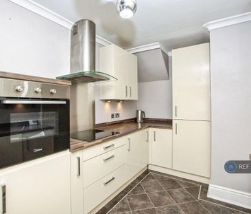 4 bedroom semi-detached house to rent - Photo 3