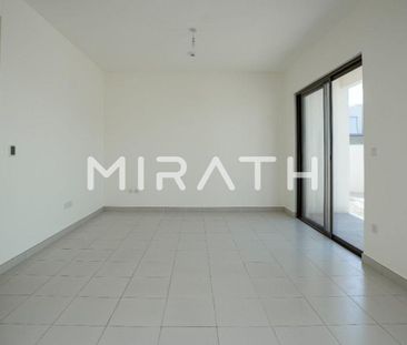 Modern 3BR + Maid Villa | Pool Access - Photo 3