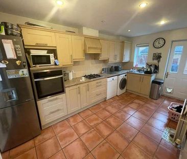 Queen Elizabeth Drive, Taw Hill, SN25 - Photo 3