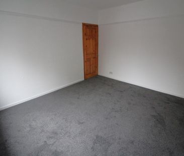 3 bedroom end of terrace house to rent - Photo 1