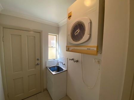 Spacious Duplex With Ducted Air Conditioning Throughout - Photo 5