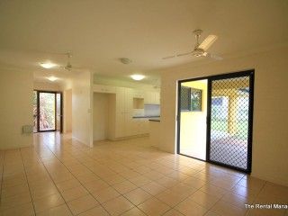 LARGE YARD - GREAT LOCATION - Photo 5