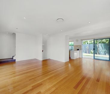 Town house walking distance to shops and schools - Photo 3