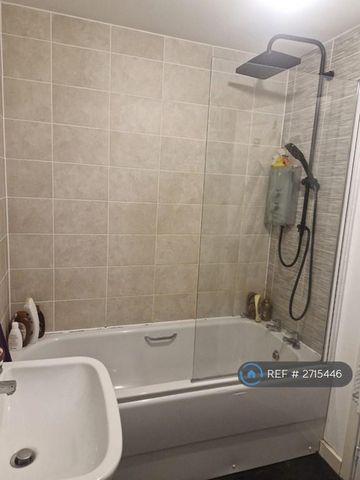 1 bedroom in a house share to rent - Photo 5