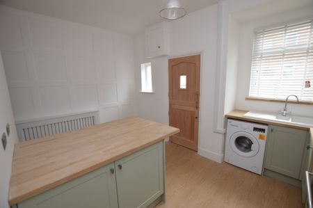 2 Bedroom Terraced House - Photo 4