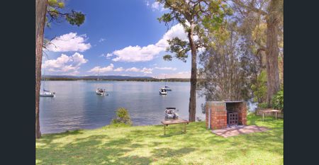 Waterfront Cottage with Phenomenal Views - Photo 3