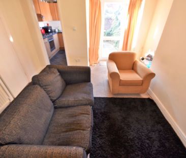 3 bedroom House in Cliffe Side Gardens, Leeds - Photo 4