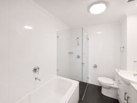 Spacious 2 Bedroom I Pool & Gym - Photo 4