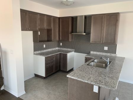 For Lease - 32 Oaktree Drive, Haldimand, Ontario - Photo 2