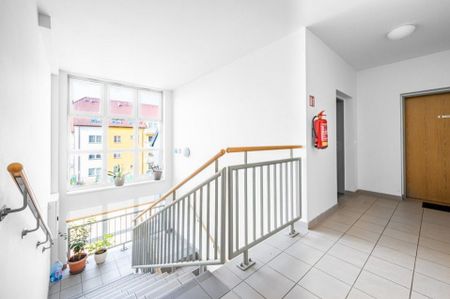 Pronájem bytu 1+kk a garsoniéry 37 m² - Photo 2