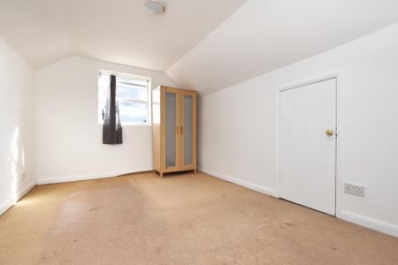 3 bedroom flat to rent - Photo 3
