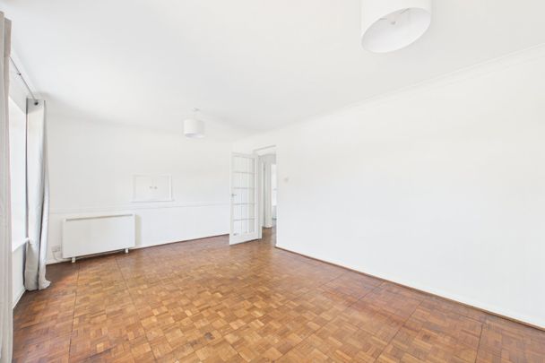 2 bedroom Flat in Kingston Road, Surrey - Photo 1
