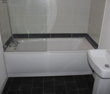 3 bedroom flat to rent - Photo 5