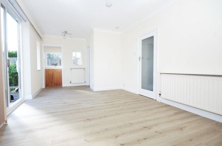 5 bedroom detached house to rent - Photo 3