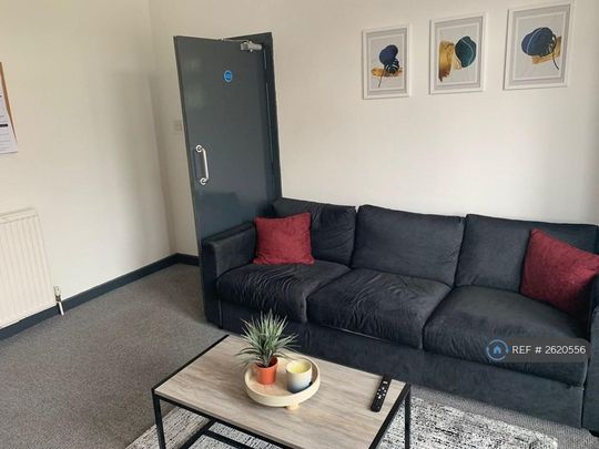 1 bedroom in a house share to rent - Photo 1