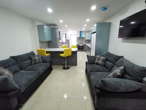 4 bedroom detached house to rent - Photo 1